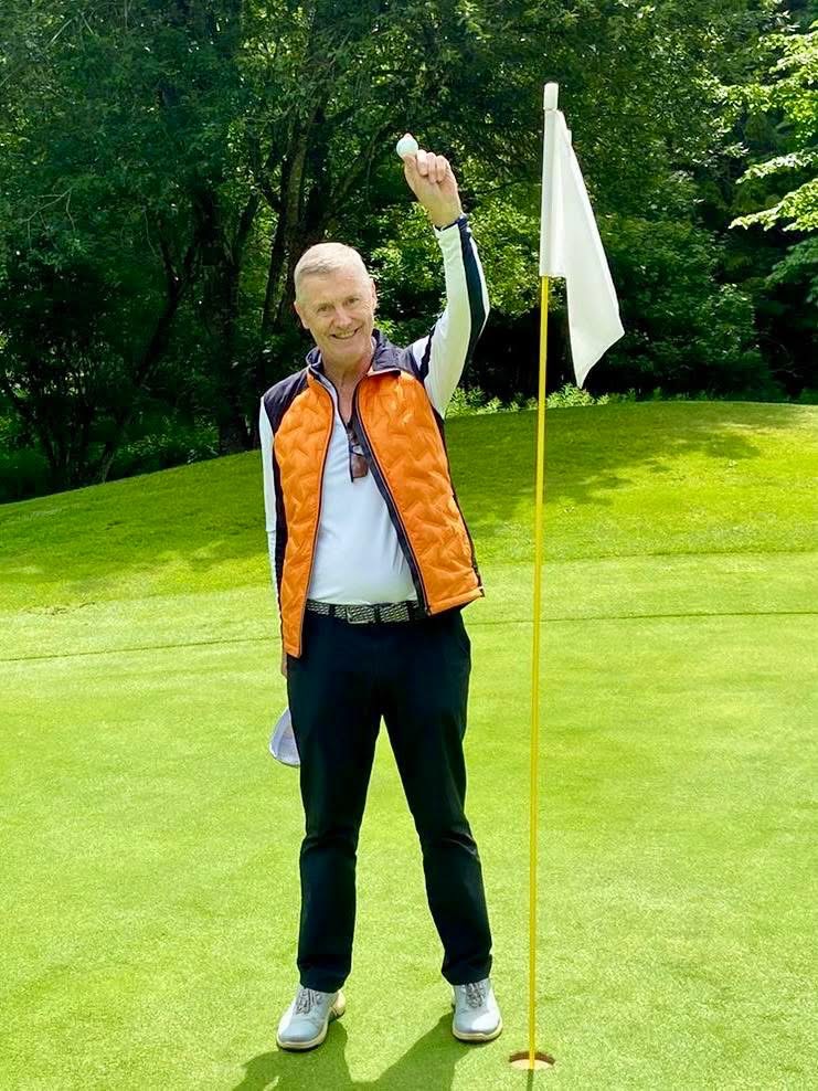 hole in one toni